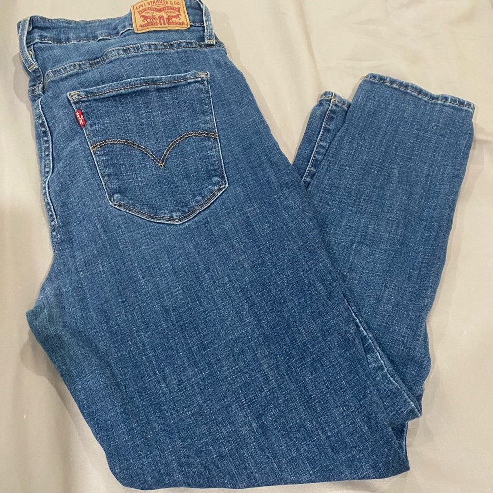 Levi's Women's Classic Straight Leg Blue Jeans